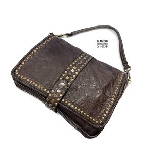 https://glamouraccessoriesshop.it/wp-content/uploads/2024/09/borsa-donna-vera-pelle-lavata-vintage-borchiata-con-patta-manico-spalla-con-tracolla-regolabile-MADE-IN-ITALY-atigianato-italiano-testamoro-300x300.jpeg