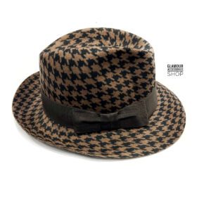 https://glamouraccessoriesshop.it/wp-content/uploads/2025/09/Bonnet-en-laine-pour-femme-fabrique-en-Italie-style-retro-vintage-glamour-hipster-pied-de-poule-testa-moro-300x300.jpeg